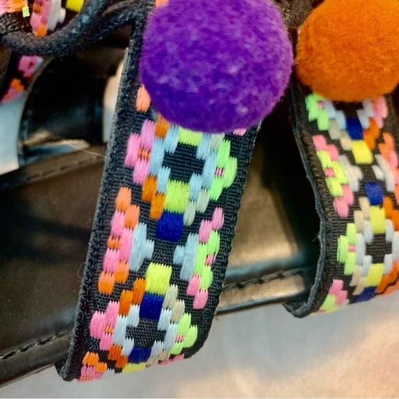 NEW Boho Sandals Sz 9 Bamboo Flat Strappy Sandals Black Multicolored Knit Poms - Picture 13 of 16